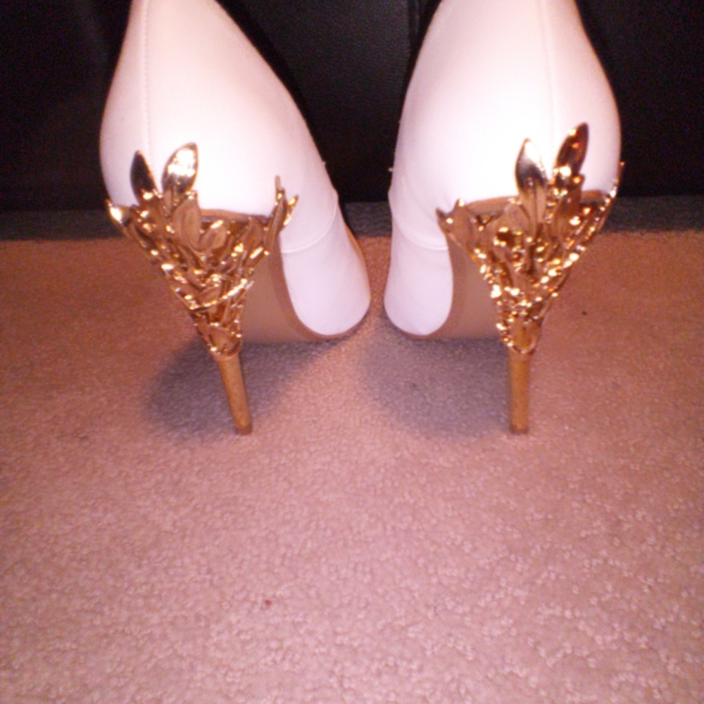 Heels - Picture 4 of 4